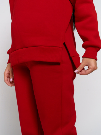 Ред (красный) костюм