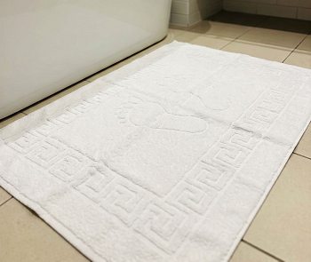 Полотенце махровое 100%хлопок, белые 50*70 "ножки" 650гр.