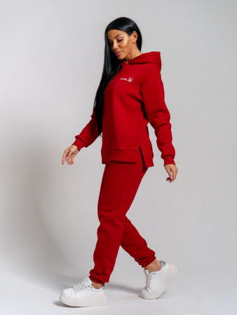 Ред (красный) костюм