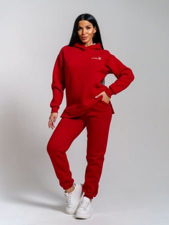 Ред (красный) костюм