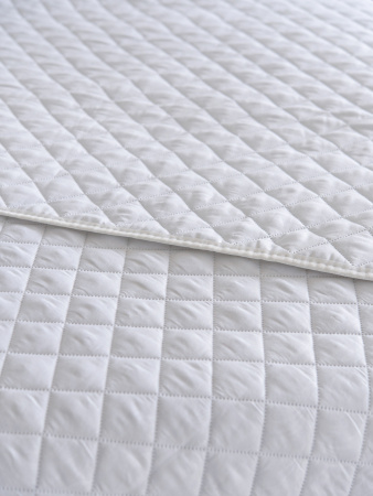 Одеяло-покрывало микрофибра(белая) у/степ (плотность150г/м2)