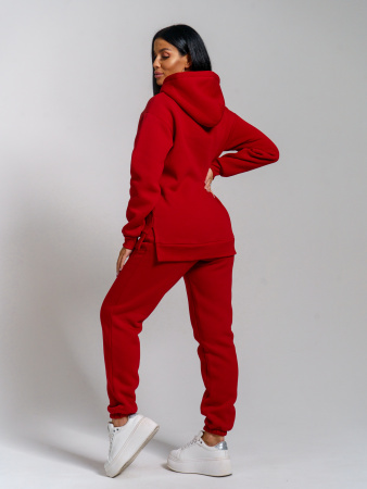 Ред (красный) костюм