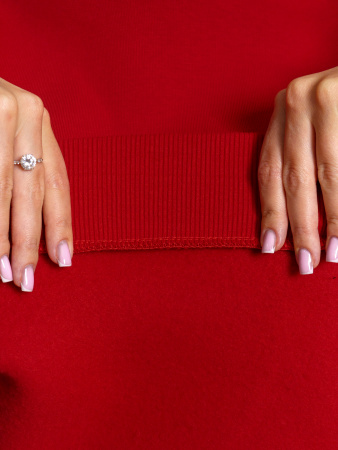 Ред (красный) костюм