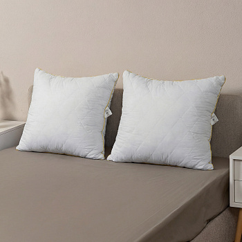 Подушка "Уют" микрофибра, кант(золото)70*70