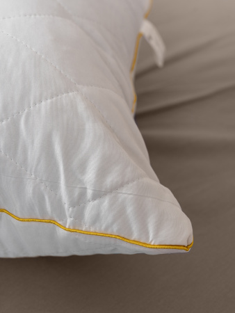 Подушка "Уют" микрофибра золото